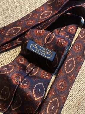✨ OSCAR DE LA RENTA COUTURE- Medallion Design Silk Tie (Thick Quality Silk!!)